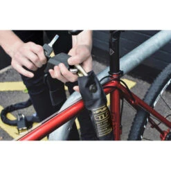 Antivol Ceinture Hiplok Gold Noir 10x850mm -Biking Soldes antivol ceinture hiplok gold noir 10x850mm 2